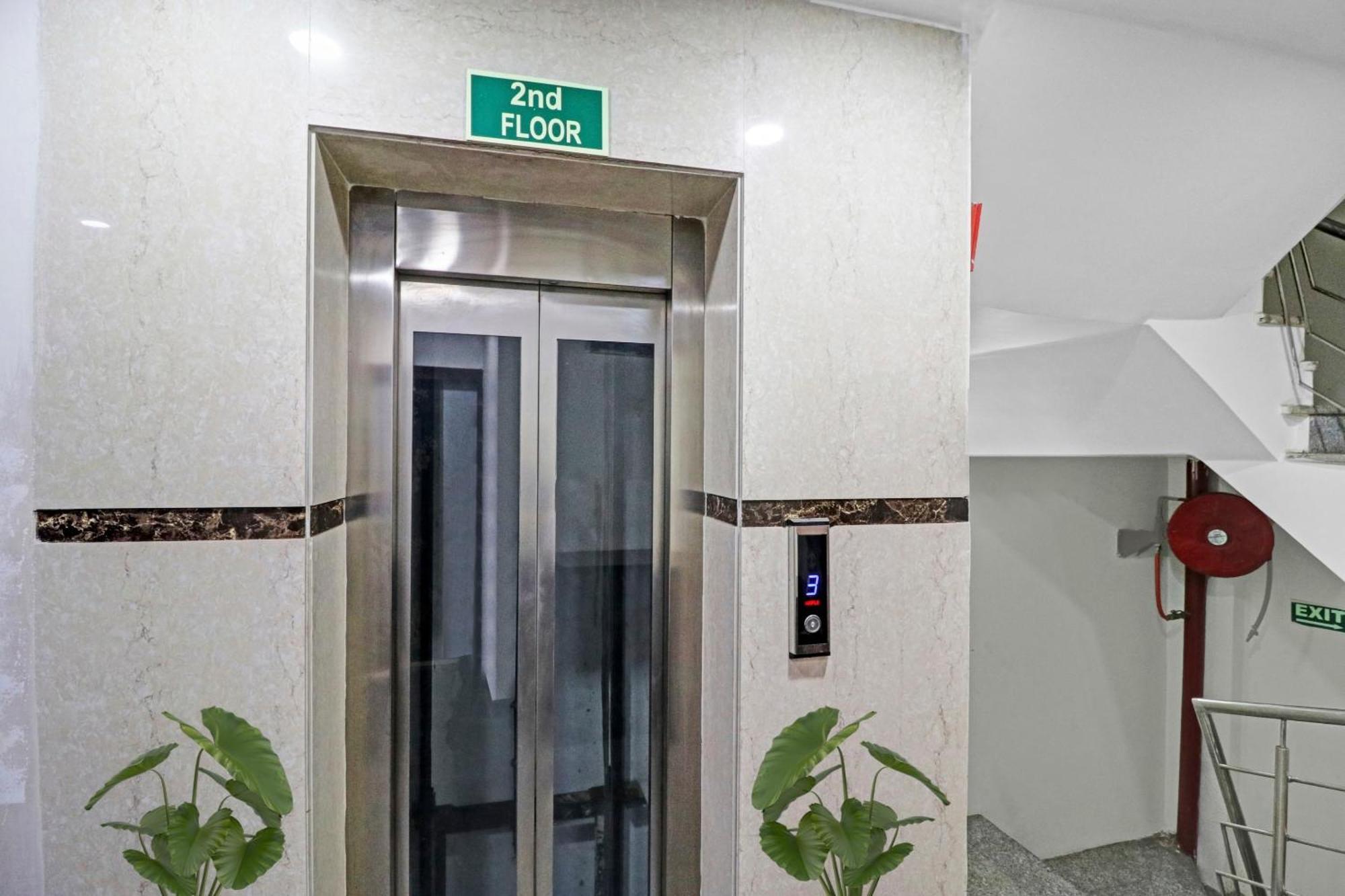 Hotel Stay House Нью-Дели Экстерьер фото