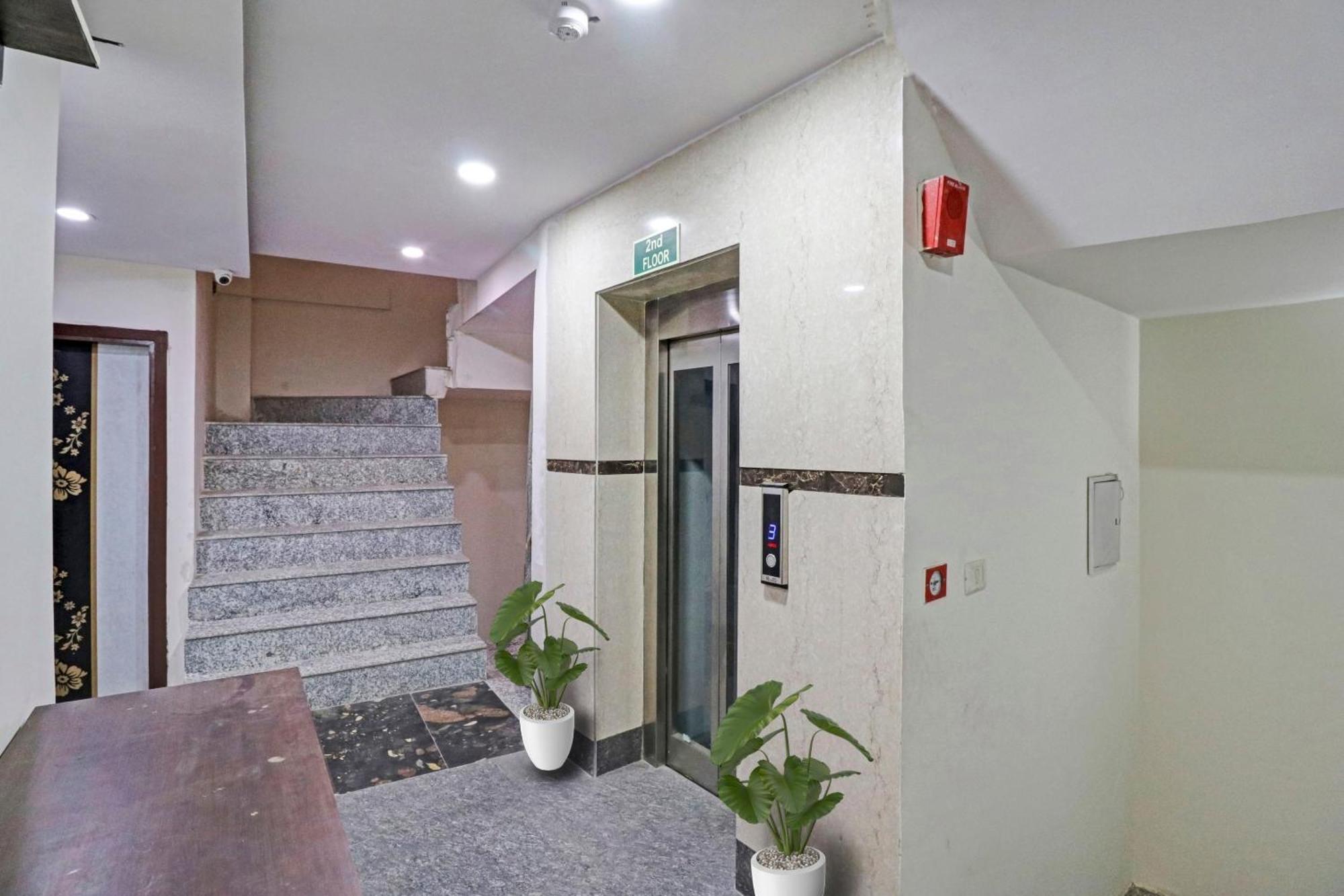 Hotel Stay House Нью-Дели Экстерьер фото