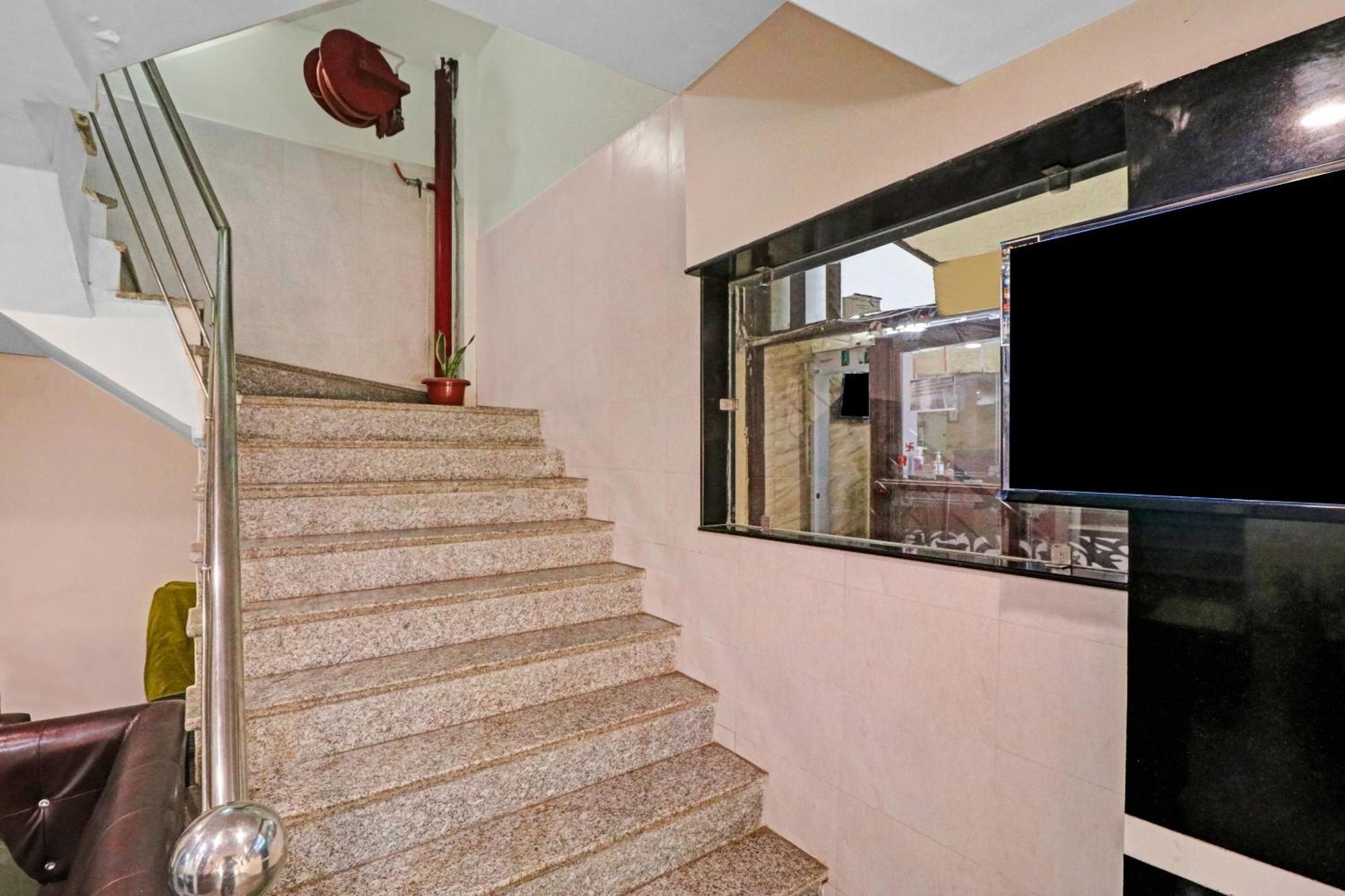 Hotel Stay House Нью-Дели Экстерьер фото