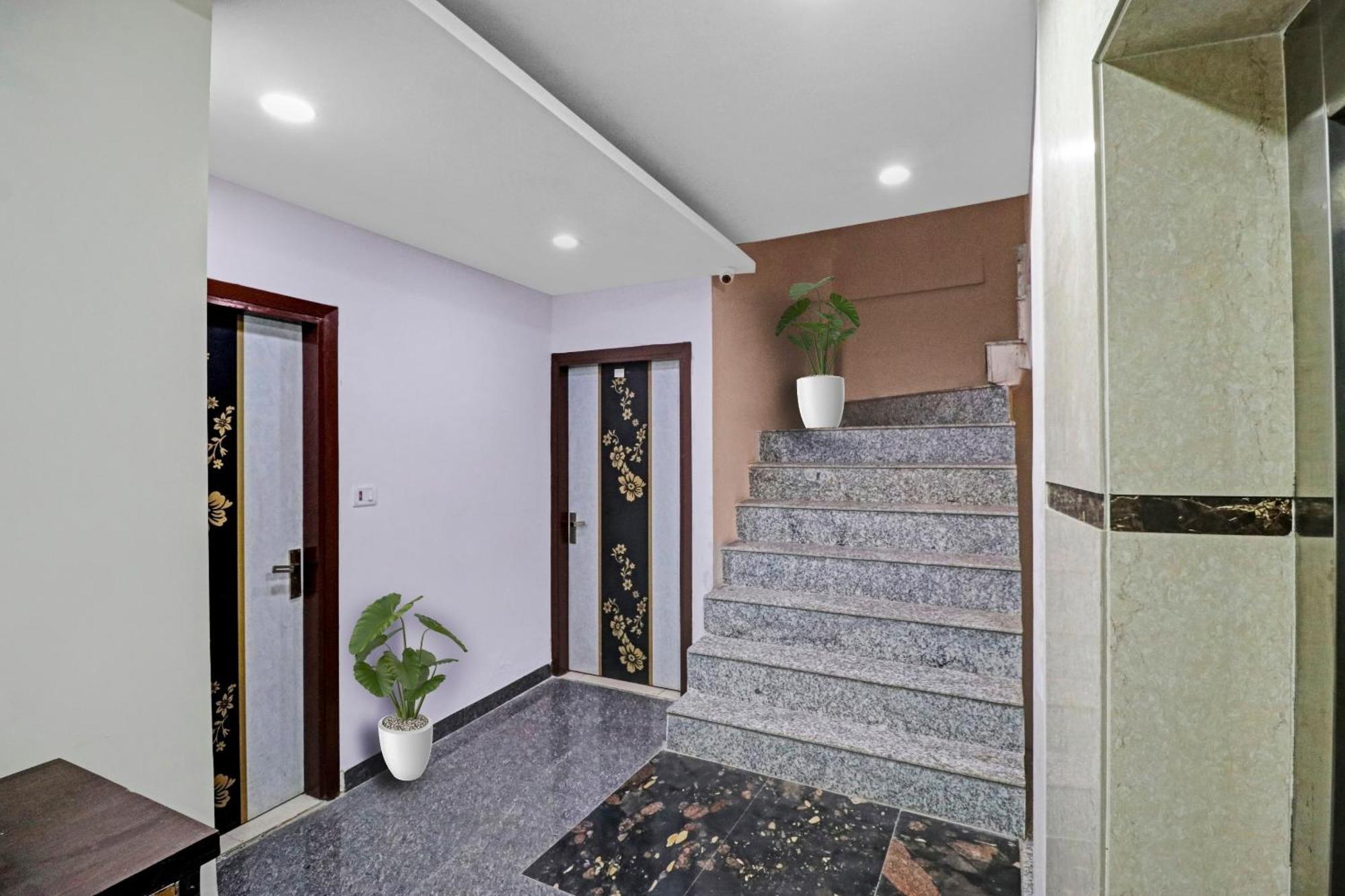 Hotel Stay House Нью-Дели Экстерьер фото